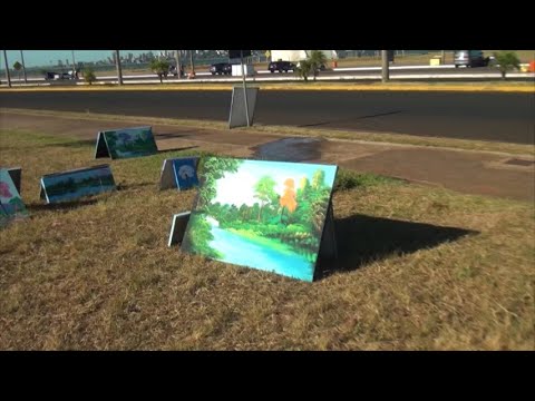 Artista plástico expone sus obras en la costanera de Encarnación