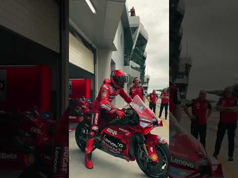 The wait is over. 93 in official colours. 🏍️🔴🐜💙 #motogp2025 #mm93 #marcmarquez