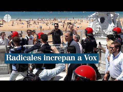 Grupos de antifascistas y radicales increpan a dirigentes de Vox en San Sebastián