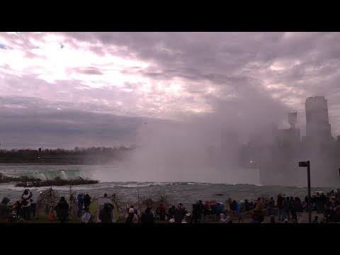 Eclipse aficionados flock to Niagara Falls to see totality