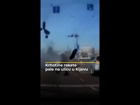 Nesvakidašnji snimak pada krhotina projektila na ulice Kijeva