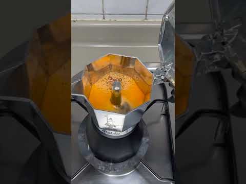 HOW TO MAKE THAI MILK TEA USING MOKA POT