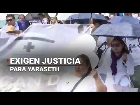 ¡Justicia para Yaraseth!: amigos, familiares y compañeros de trabajo, gritan al unísono.