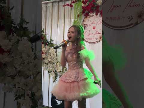 Út nhị hát live Chờ Bao Lâu tặng đám cưới em gái...
