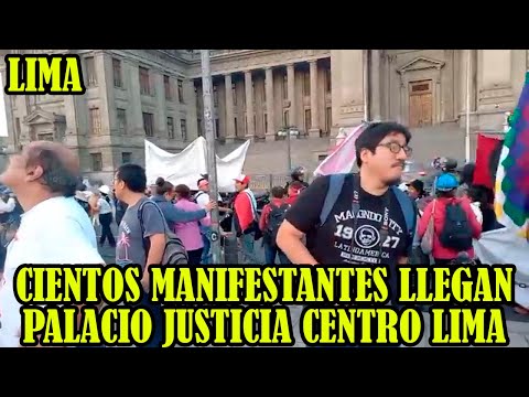 MANIFESTANTES PROTESTARON EN LOS EXTERIORES DEL PALACIO DE JUSTICIA EXIGIENDO JUSTICIA..