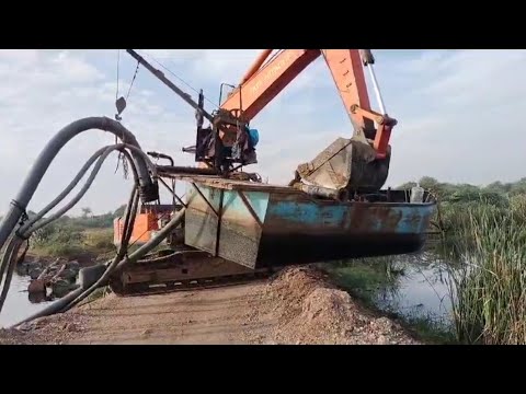 Excavator machine big bot in wotr Tata Hitachi Ex 200