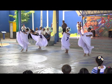 Conmemoran Dia Nacional del Huipil, con un festival en el colegio República de Cuba