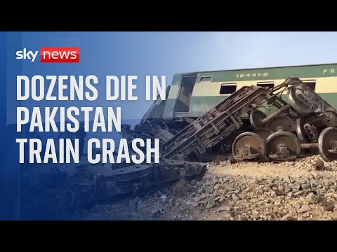 At least 30 die in Pakistan rail crash