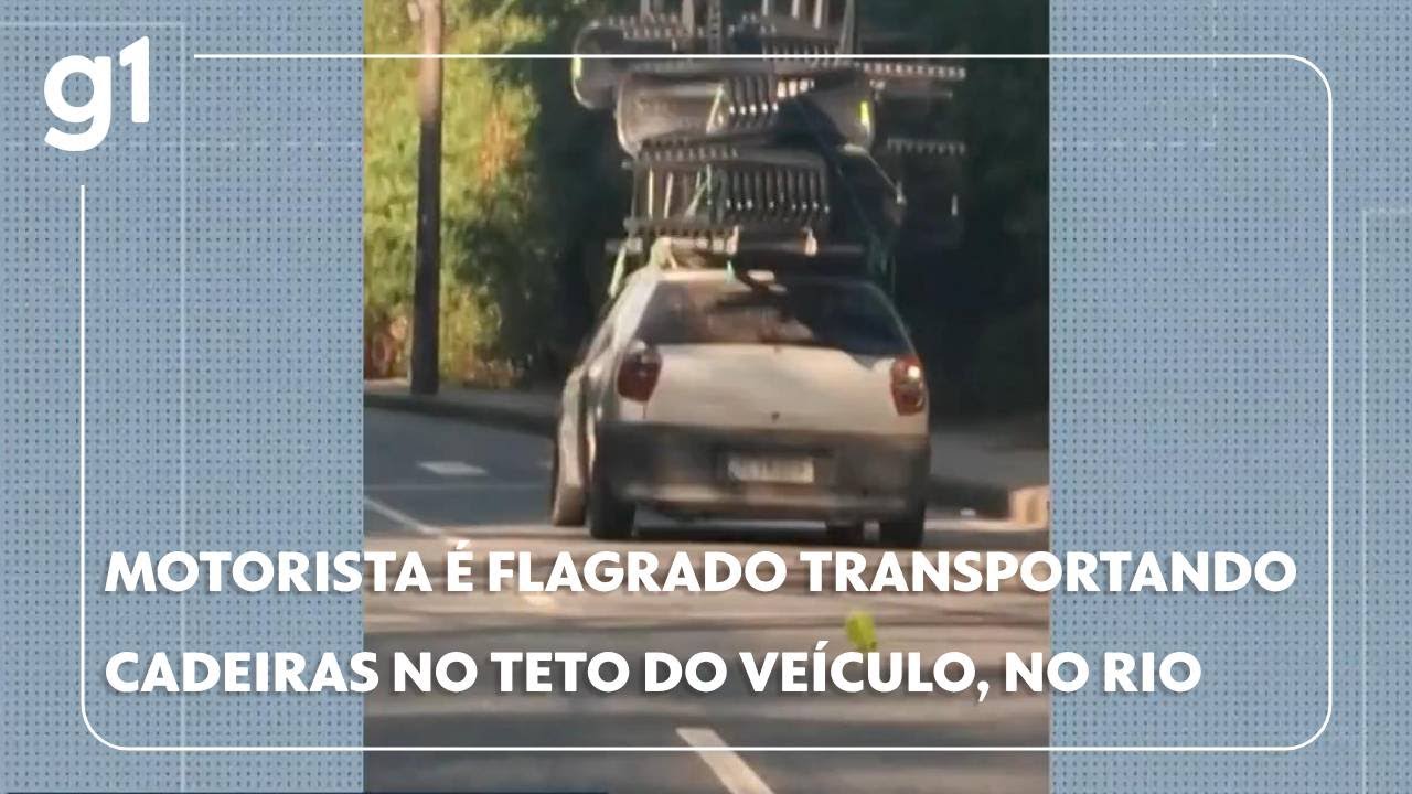 Motorista é flagrado transportando cadeiras no teto do carro na Zona Oeste do Rio g1