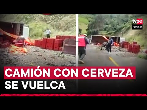 Vía bloqueada tras vuelco de camión de cervezas en Huancavelica