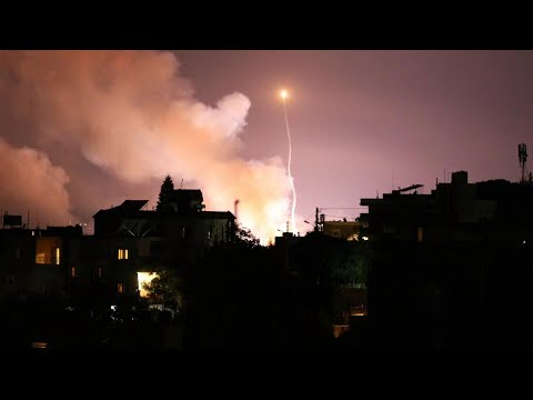 Des frappes israéliennes embrasent le ciel d'un village du sud du Liban | AFP Images