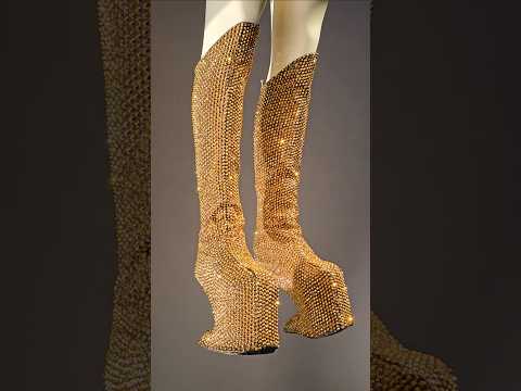 Walkable art. “Hoof Boot” in gold#THEVILLBERGSSTUDIO #SHOES #WALKABLEART #BOOTS #FASHION