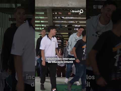 Lei que proíbe celulares nas escolas é sancionada em São Paulo