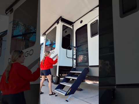 Set up the camper with me 😊
