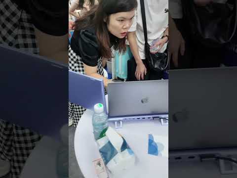 💻 حول لابتوبك إلى محطة عمل ثلاثية الشاشات!