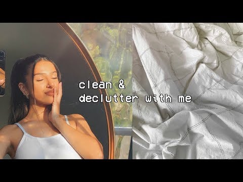 ISOLATION VLOG | CLEAN WITH ME🌱  decluttering my clothes & makeup