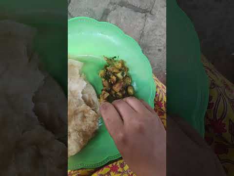 Puffy Poori & Aloo Curryఎవరికి ఇష్టం ఈ Combo? SouthIndian Breakfast#shorts#tiffin#streetfood