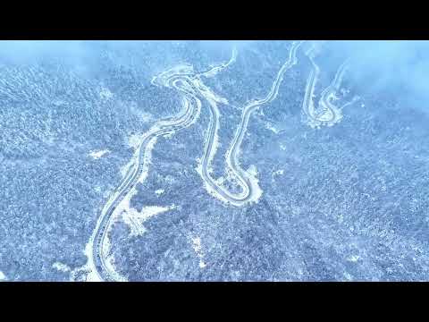 Snow falls on Taizi Peak