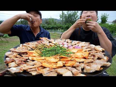 <strong>지글지글</strong> 솥뚜껑에 구워 먹는 돼지고기 모둠 한 판!🔥(Grilled pork platter)요리&amp;먹방! - Mukbang eating show