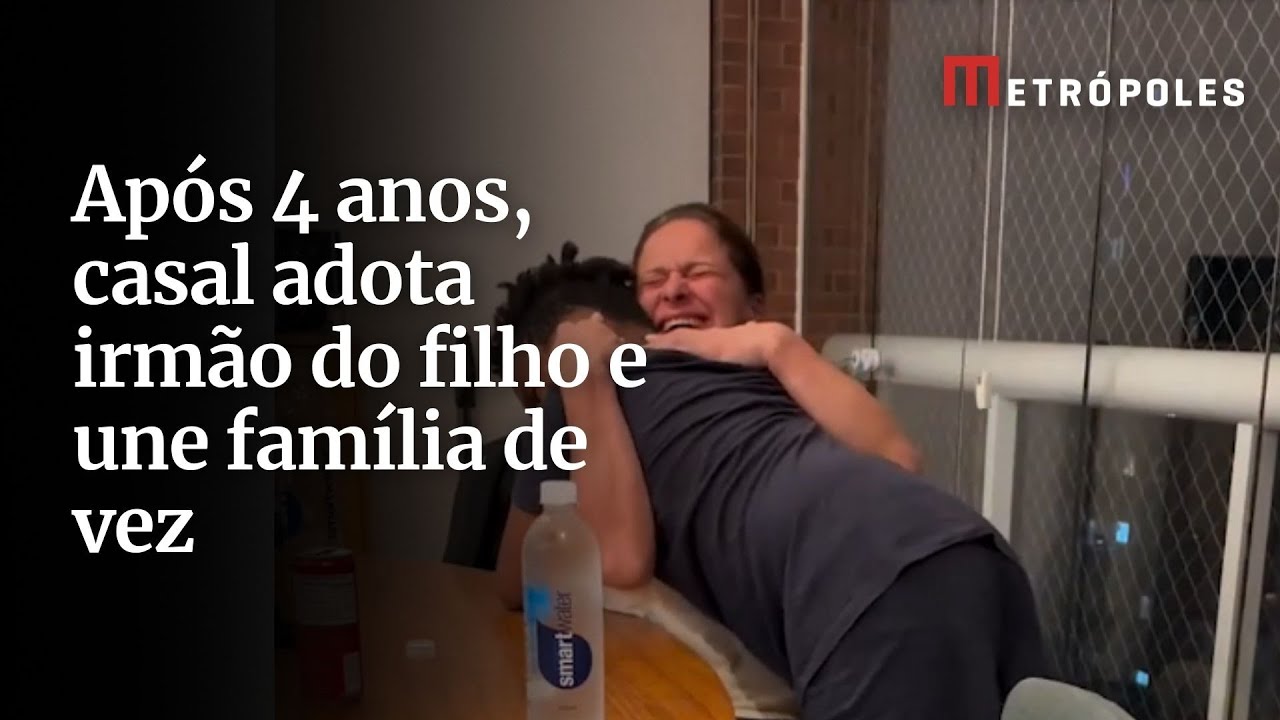 Após 4 anos casal adota irmão do filho e une família de vez
