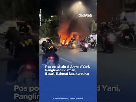 Video thumbnail Pos Polisi Surabaya Dibakar Massa, Videotron dan Bangunan Hangus Terbakar