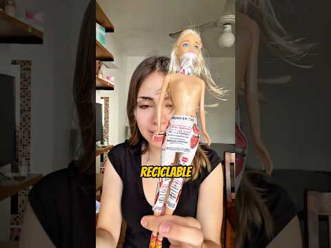 ROPA A MI MUÑECA CON PLÁSTICO (pobre patricia jsjs)