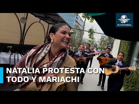 Natalia Jime?nez realiza  protesta paci?fica  en restaurante de EU que la discrimino?