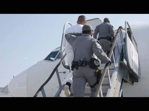 ÚLTIMA HORA: Sale de Miami quinto vuelo con deportados a Cuba