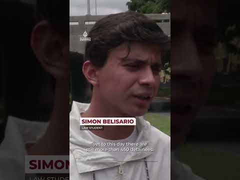 Students block main highway in Caracas to demand release of political prisoners