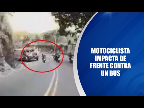 Motociclista impacta de frente contra un bus