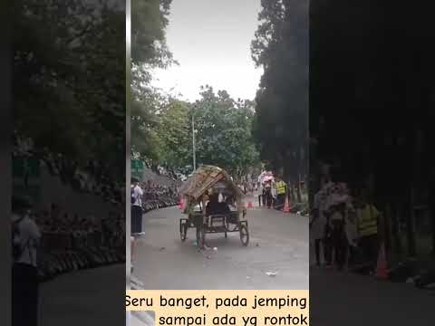 Seru banget lomba mobil buatan sampe ada yg rontok bikin seru
