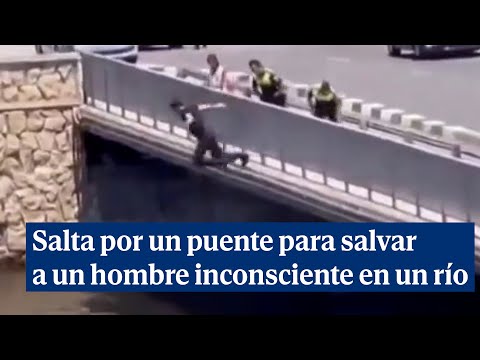 Un policía salta por un puente para salvar a un hombre que yacía inconsciente en un río