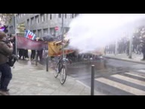 German anti-lockdown demo met with counter-protest