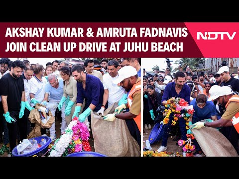 Ganpati Visarjan | Akshay Kumar & Amruta Fadnavis Join Clean-Up Drive Post Ganpati Visarjan At Juhu