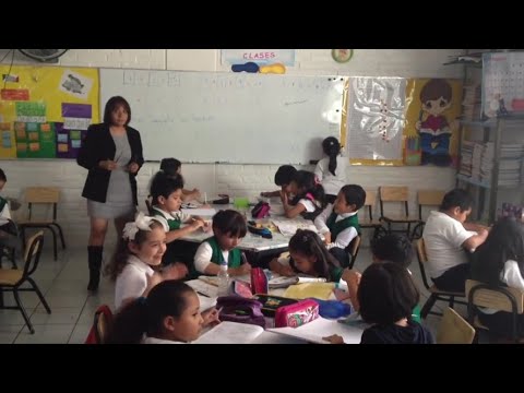 Diputados reconocen trabajo de maestros en San Luis Potosí.