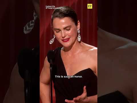 #kerirussell uses her #actorawards win as an opportunity to hype up her #thediplomat family. 🥹