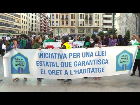 Manifestación en València para exigir una ley estatal que garantice el derecho a la vivienda