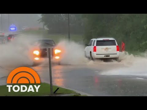 Strong storms batter the South, leaving 100k without power