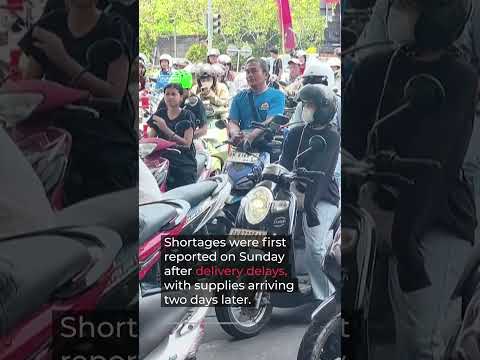 Drivers queue for hours in Bali amid fuel shortage | AJ #shorts