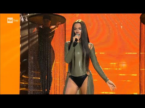 Ginevra Lamborghini - "Elodie" canta "Bagno a mezzanotte" - Tale e Quale Show 20/10/2023