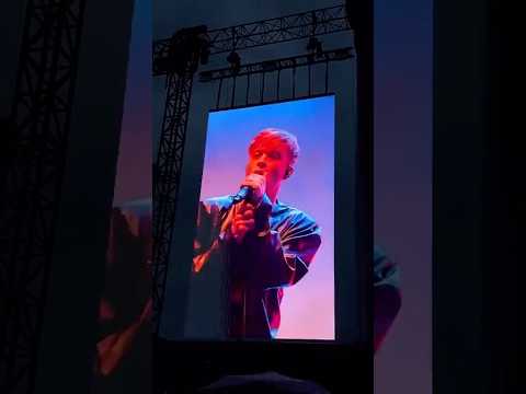 "je fus longtemps ce cygne volant à peine"