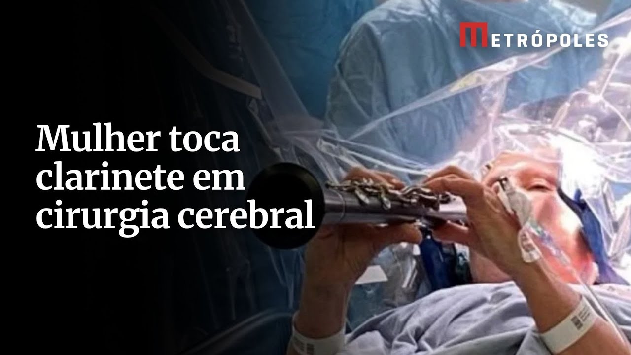 Mulher toca clarinete durante cirurgia cerebral para Parkinson