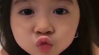 طفلة يابانية  تتحدث العربية والانجليزية بطريقة مذهلة