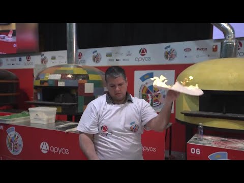Pizza chefs compete in dough acrobatics in Argentina