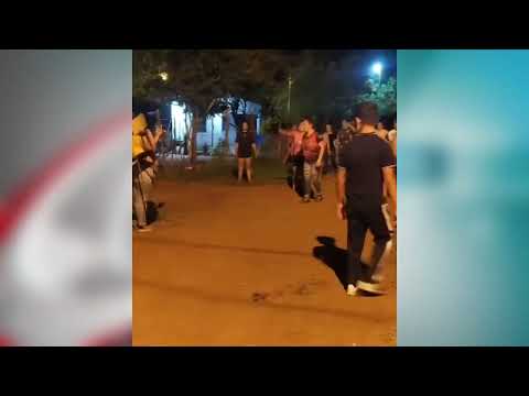 Violento enfrentamiento entre vecinos en el Asentamiento San Carlos deja a una menor herida