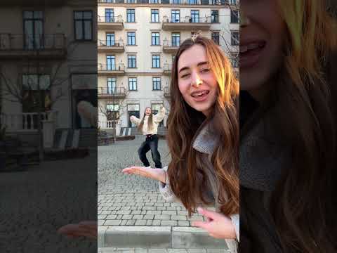 Shimmy shimmy yay trend Tik Tok / trend for two