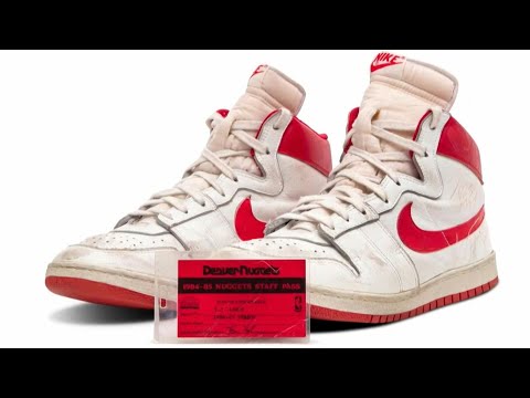 Des baskets de Michael Jordan vendues près d'1,5 million de dollars | AFP