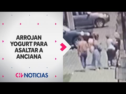 Mujeres delincuentes lanzaron yogurt a anciana para concretar robo en Huechuraba