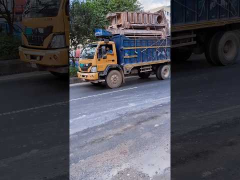 Carrying garbage #truck #shortsviral #shorts #highway #garbage