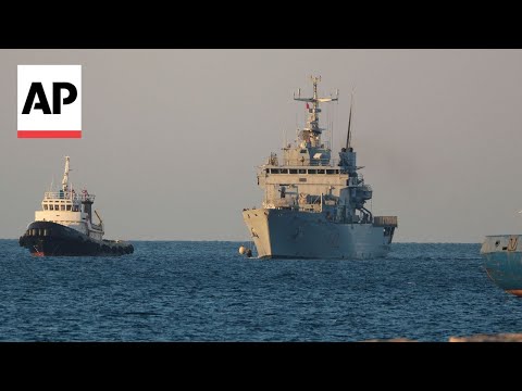 Image: First migrants arrive in Albania on Italian navy ship as part of new agreement (U)